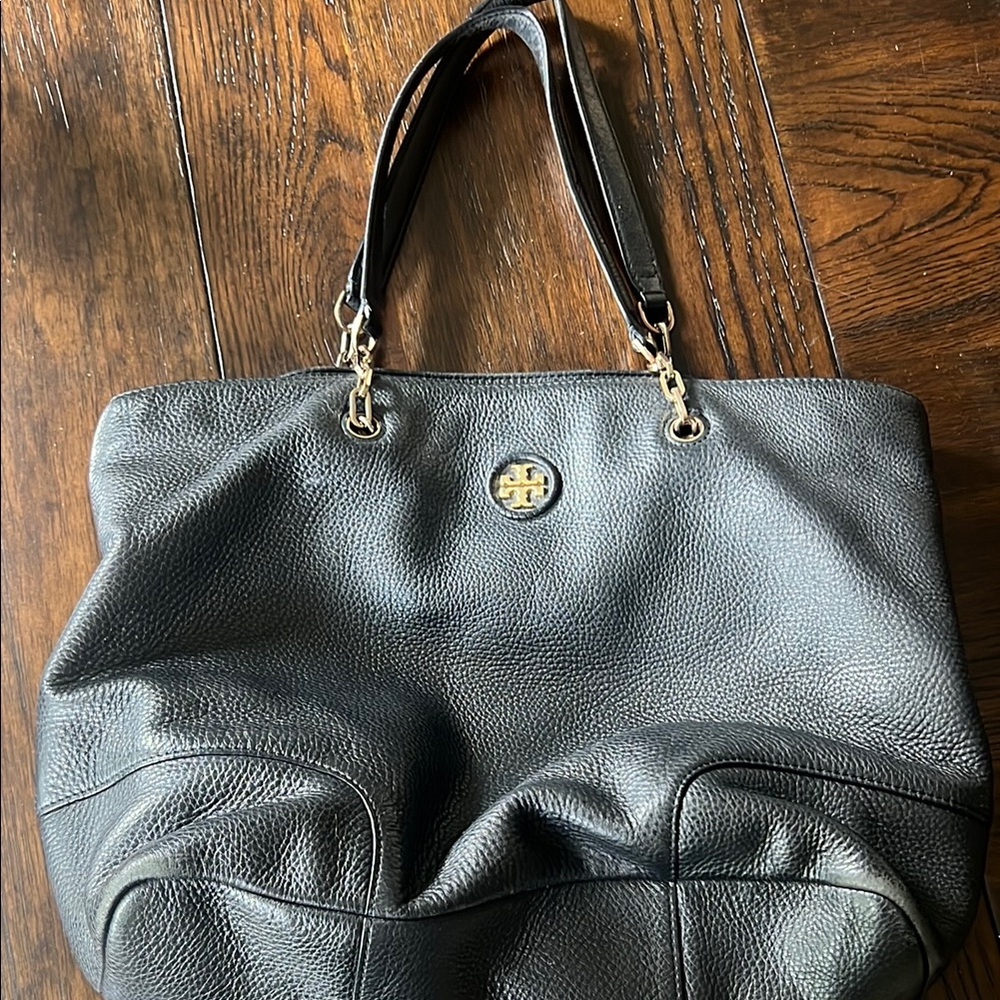 Tory Burch Black Leather Tote with Sleek Design